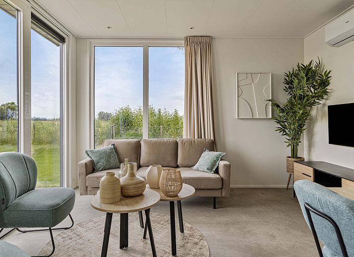 Stylish bathroom by Azura vacation home in Lexmond, Utrecht.