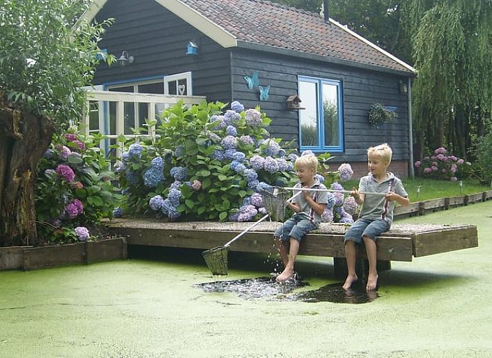 Gemuetliches Wohnzimmer des Huisje in Zegveld mit Blick auf die Natur in Zegveld, Utrecht eo, Utrecht.