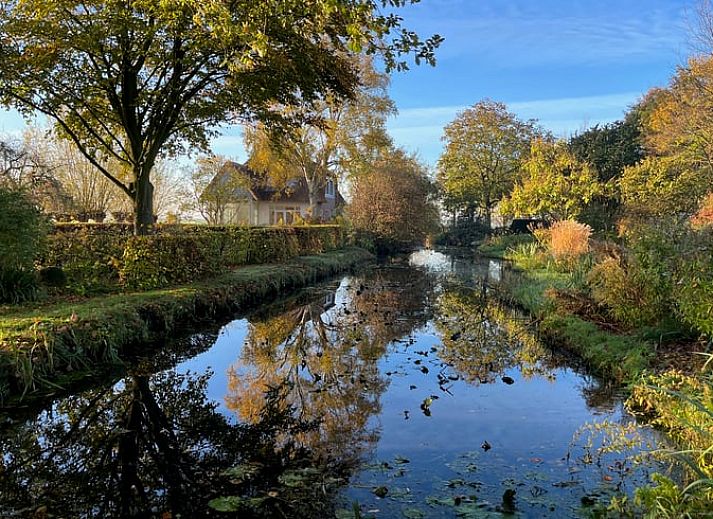 Ferienhaus in Schalkwijk, umgeben von einem ueppigen Garten und Natur, gelegen in der ruhigen Landschaft von Utrecht fuer einen erholsamen Urlaub.