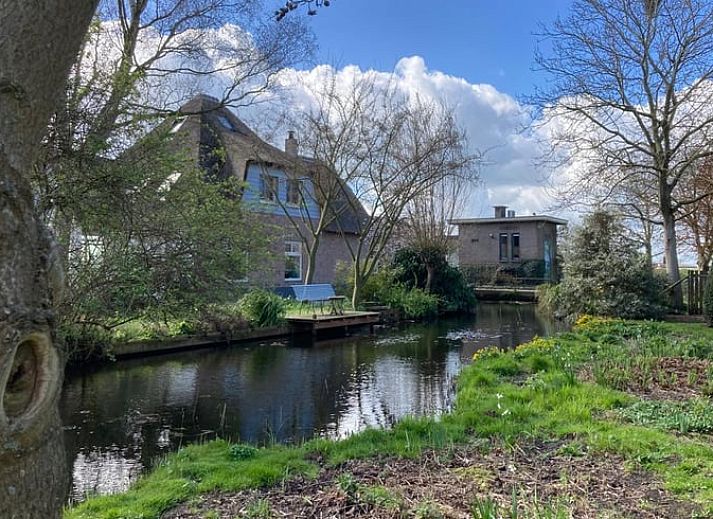Ferienhaus in Schalkwijk, umgeben von einem ueppigen Garten und Natur, gelegen in der ruhigen Landschaft von Utrecht fuer einen erholsamen Urlaub.