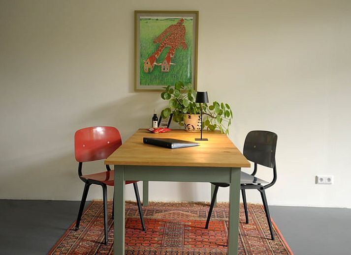 Natuurlijke omgeving van Vakantiehuisje in Bilthoven, Utrecht, met houten exterieur.