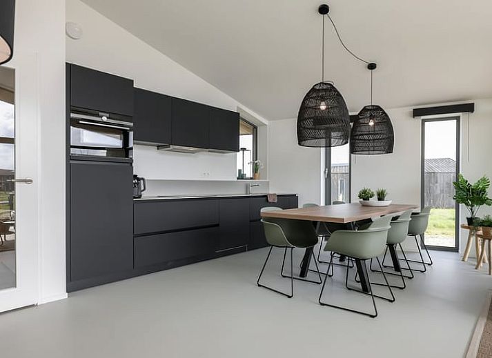 Komfortables Schlafzimmer im Ferienhaus in Wissenkerke, ideal fuer einen erholsamen Aufenthalt in Noord-Beveland, Zeeland.