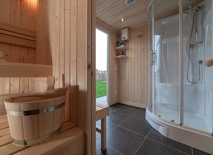 Exterior of Holiday Home Ganuenta in Colijnsplaat, North Beveland with colorful flowers and traditional architecture.