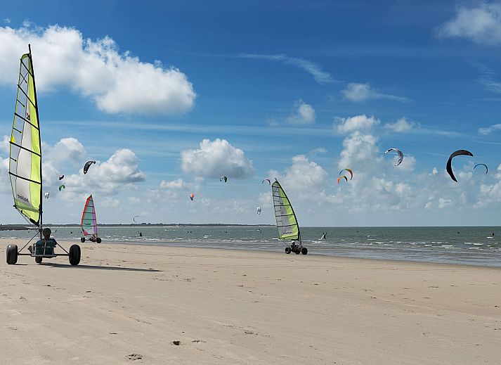 Blick vom Balkon des Apartments Ganuenta in Colijnsplaat, Noord-Beveland, mit weitem Blick in die Natur.