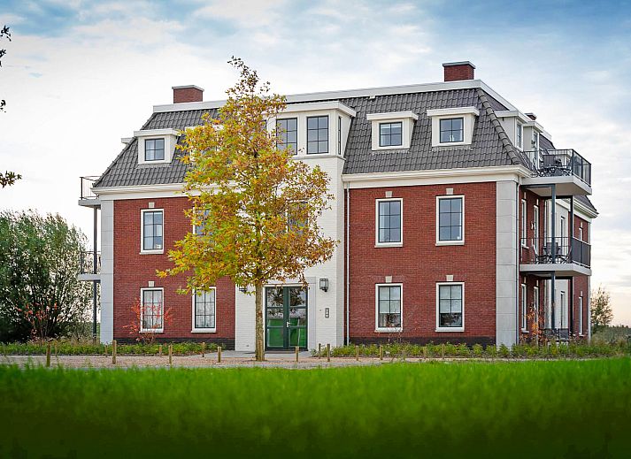 Stilvolles Wohnzimmer im Apartment Ganuenta, Colijnsplaat, Noord-Beveland, mit modernen Moebeln und offener Kueche.
