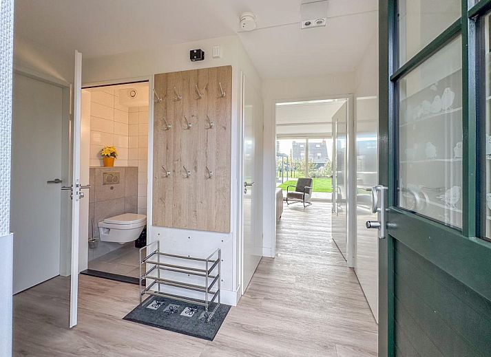 Relax in de jacuzzi van Coast and Calm 63 vakantiehuis in Colijnsplaat, Noord-Beveland, Zeeland