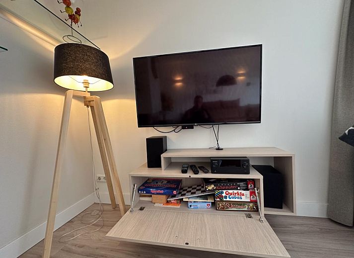 Relax in de jacuzzi van Coast and Calm 63 vakantiehuis in Colijnsplaat, Noord-Beveland, Zeeland