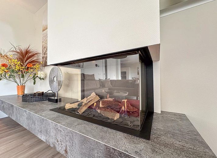 Relax in de jacuzzi van Coast and Calm 63 vakantiehuis in Colijnsplaat, Noord-Beveland, Zeeland