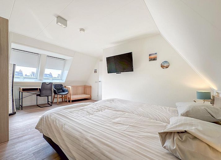 Ingang van Coast and Calm 63 vakantiehuis met kleurrijke tuin in Colijnsplaat, Noord-Beveland, Zeeland