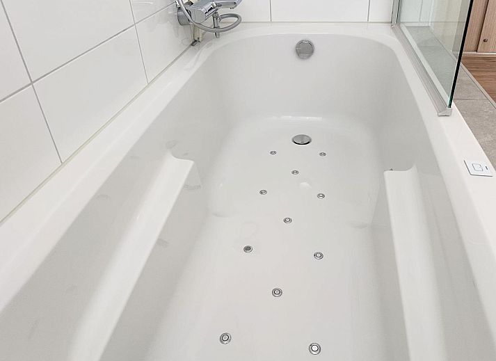 Lichte hal in Coast and Calm 63 vakantiehuis, Colijnsplaat, Noord-Beveland, Zeeland