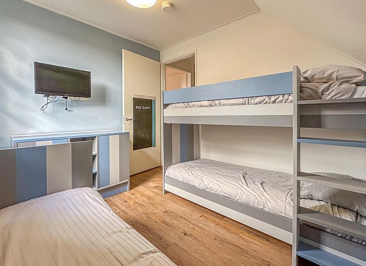 Stijlvolle woonkamer van Dune Design 39 vakantiehuis in Colijnsplaat, Noord-Beveland, met comfortabele zithoek en moderne inrichting.