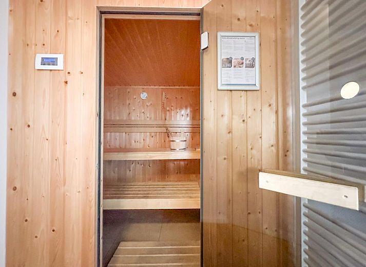 Stijlvolle open leefruimte in Coast Comfort vakantiehuis, Colijnsplaat, perfect voor familiebijeenkomsten, Noord-Beveland, Zeeland.