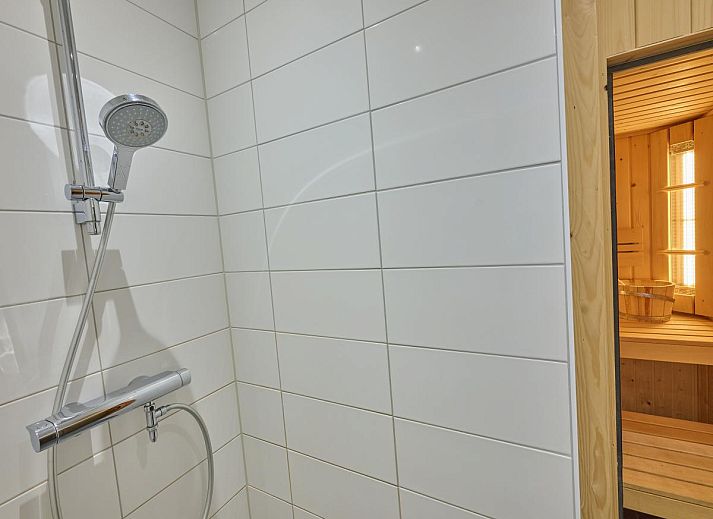 Dining area in Sauna Zee vacation home, Colijnsplaat, North Beveland with modern furnishings.