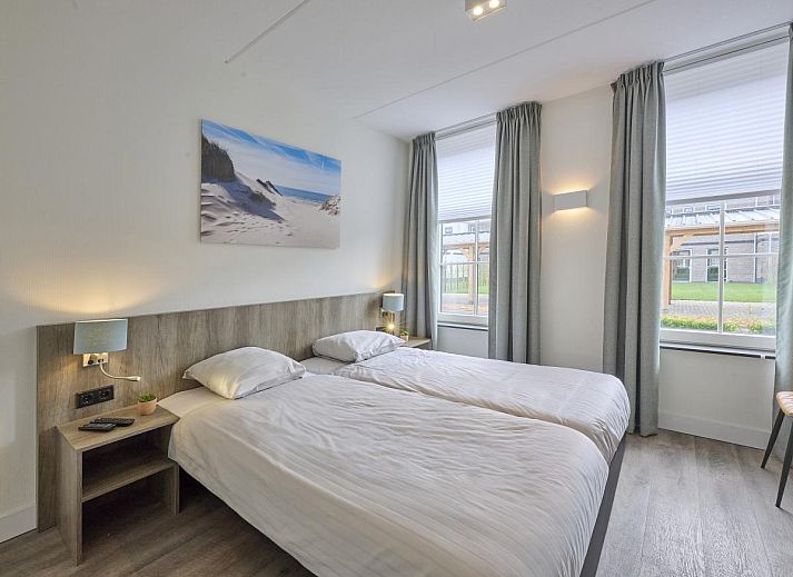 Gezellige woonkamer van Sea Deluxe vakantiehuis in Colijnsplaat, Noord-Beveland, met comfortabele banken en moderne inrichting.
