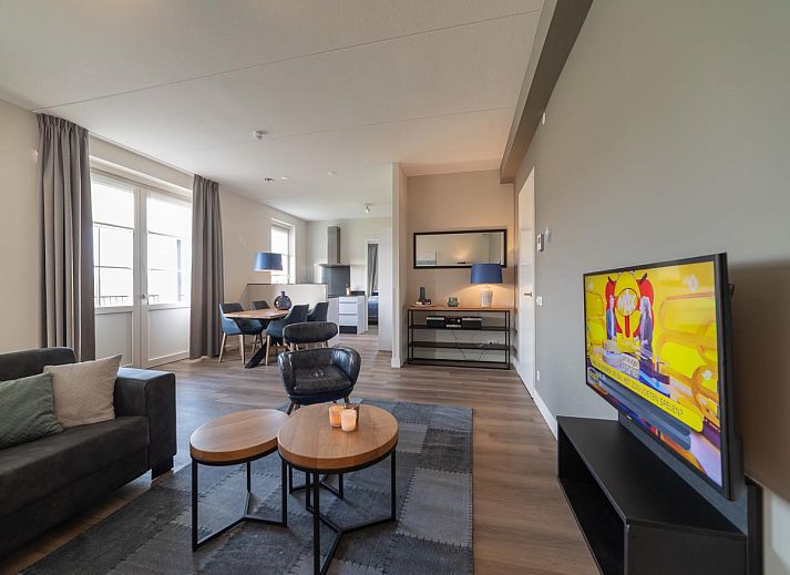 SeaLuxe Residence vacation home in Colijnsplaat, Zeeland with green garden and modern architecture.