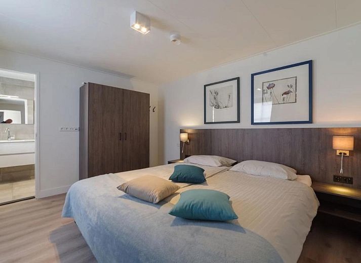 Ontspannen in de jacuzzi bij Coast Calm 71 vakantiehuis in Colijnsplaat, Zeeland.