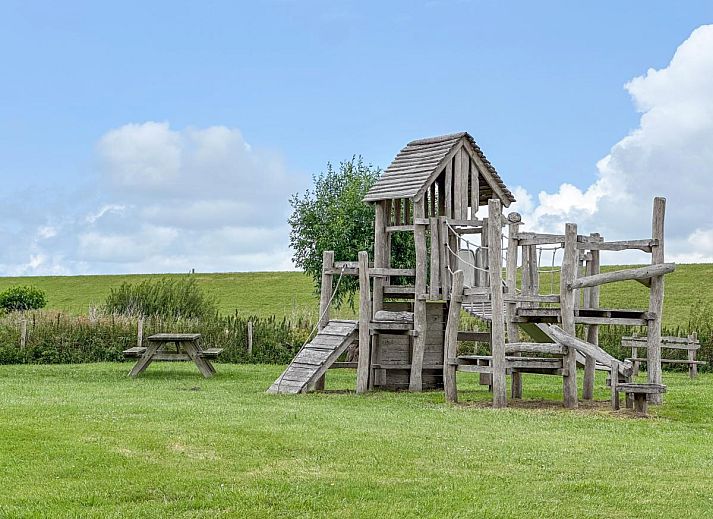 Moderne sauna en douche in Coast Calm 71 vakantiehuis in Zeeland.