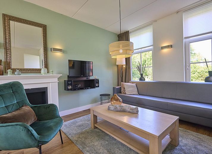 Charmant vakantiehuis Ocean Ease 49 in Colijnsplaat, Zeeland, met traditionele bakstenen gevel en moderne ramen.