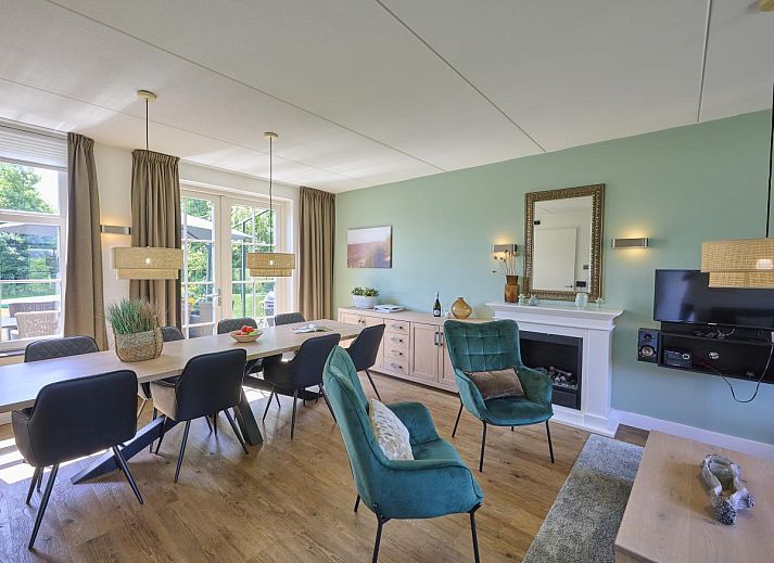 Charmant vakantiehuis Ocean Ease 49 in Colijnsplaat, Zeeland, met traditionele bakstenen gevel en moderne ramen.