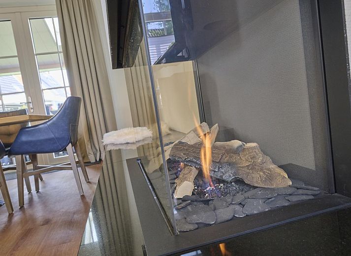 Ontspannende jacuzzi bij Beach deluxe vakantiehuis in Colijnsplaat, Noord-Beveland, Zeeland.