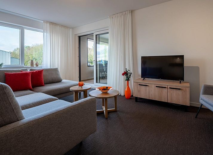 Geniet van het uitzicht op het terras van Luxe Harbour Loft in Kamperland, perfect vakantiehuis in Noord-Beveland, Zeeland.