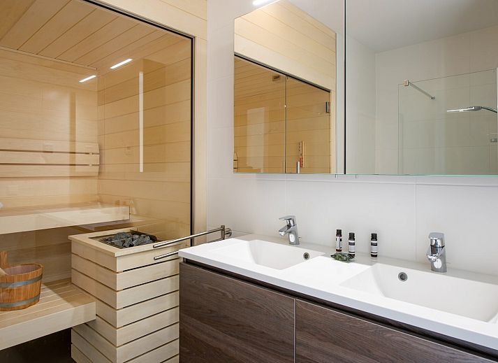 Geraeumige Terrasse des Ferienhauses Waterlijn 38 | De Groote Duynen in Kamperland, Zeeland.