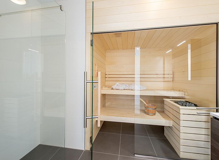 Geraeumige Terrasse des Ferienhauses Waterlijn 38 | De Groote Duynen in Kamperland, Zeeland.