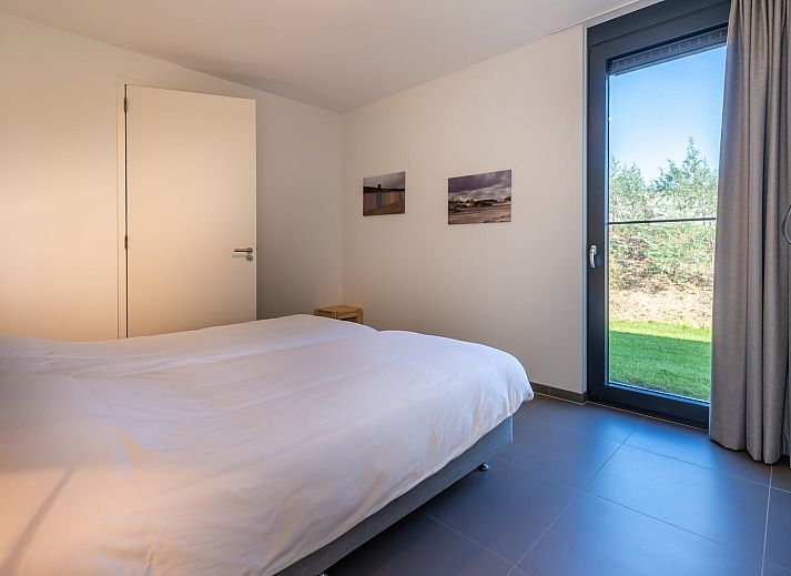 Geraeumige Terrasse in Duinvallei 01, Ferienhaus in Kamperland, Noord-Beveland mit gruener Umgebung.