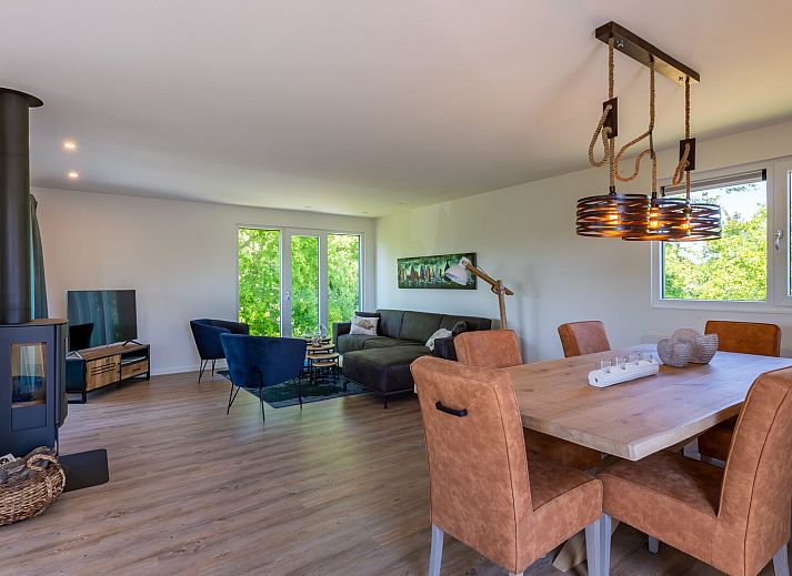 Modern bungalow Kastanjelaan 2 | Ruiterplaat in Kamperland, Noord-Beveland, Zeeland with spacious garden and terrace.