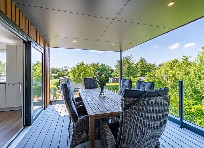 Open kitchen with bar in vacation home Kastanjelaan 2 | Ruiterplaat, Kamperland, ideal for cozy meals.