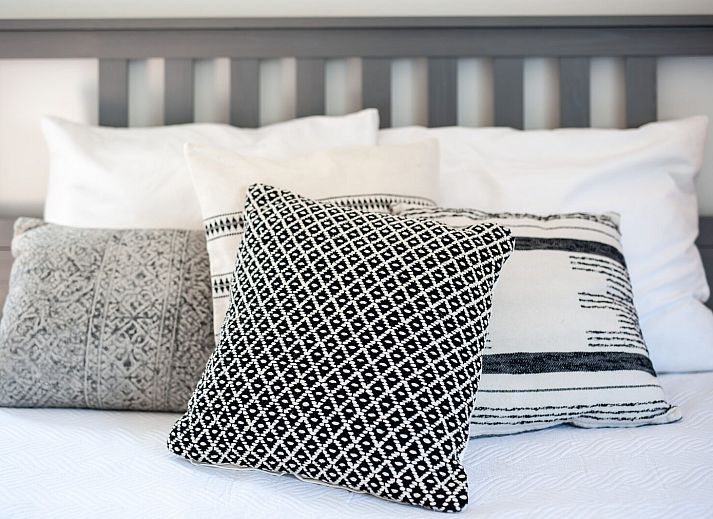 Moderne woonkamer met open haard in Zwanenlaan 26 | De Schotsman vakantiehuis, Kamperland.