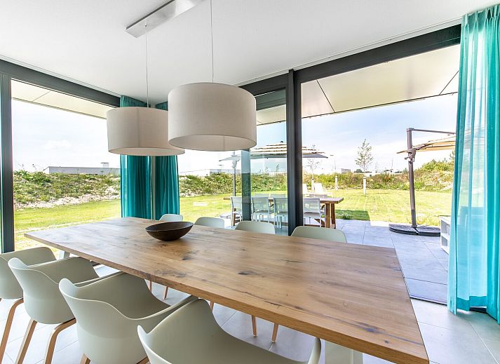 Essecke in Waterline 25 | De Groote Duynen, Ferienhaus in Kamperland, Nord-Beveland, mit Blick auf den Garten.