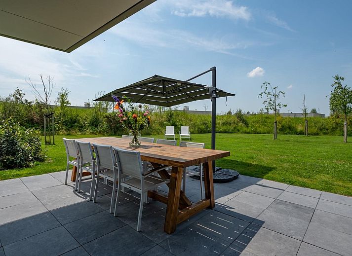 Essecke in Waterline 25 | De Groote Duynen, Ferienhaus in Kamperland, Nord-Beveland, mit Blick auf den Garten.