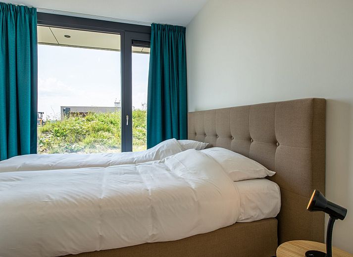 Moderne Sitzecke in Waterline 25 | De Groote Duynen, Ferienhaus in Kamperland, Noord-Beveland, mit bequemen Sofas.