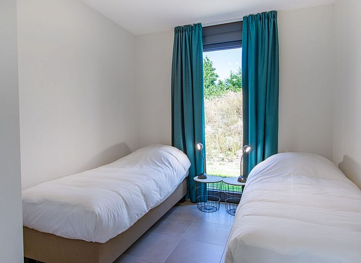 Offenes Wohnzimmer und Essbereich in Waterline 25 | De Groote Duynen, Ferienhaus in Kamperland, Noord-Beveland, mit viel Licht.