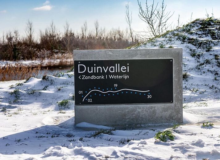 Duinvallei 25 | De Groote Duynen Ferienhaus in Kamperland, umgeben von Schnee und Duenen in Noord-Beveland, Zeeland.
