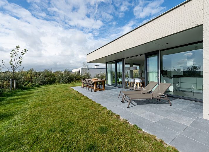 Duinvallei 25 | De Groote Duynen Ferienhaus in Kamperland, umgeben von Schnee und Duenen in Noord-Beveland, Zeeland.