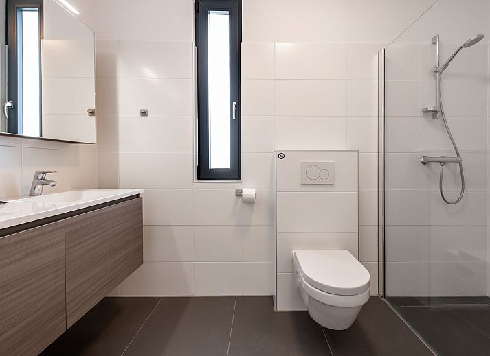 Geraeumige Terrasse des Ferienhauses Duinvallei 25 | De Groote Duynen in Kamperland, Noord-Beveland, Zeeland.