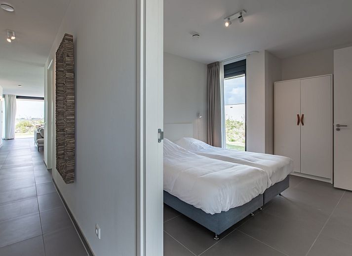 Esszimmer mit Gartenblick im Ferienhaus Duinvallei 25 | De Groote Duynen, Kamperland, Noord-Beveland, Zeeland.