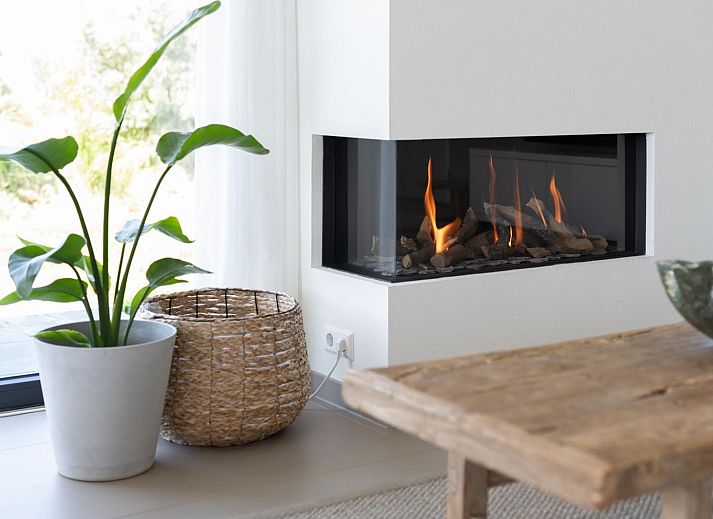 Eetruimte in Duinvallei 29 | De Groote Duynen, Kamperland. Vakantiehuis met uitzicht op tuin en natuur, Noord-Beveland, Zeeland.