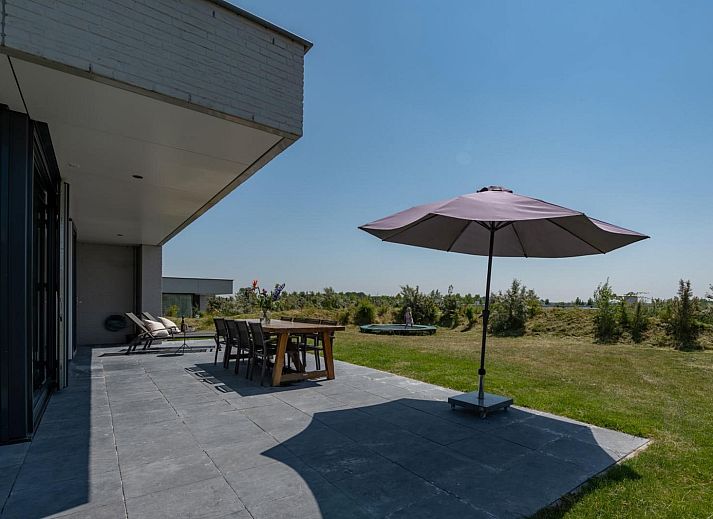 Winterse omgeving van Duinvallei 29 | De Groote Duynen, Kamperland. Vakantiehuis in besneeuwd landschap, Noord-Beveland, Zeeland.