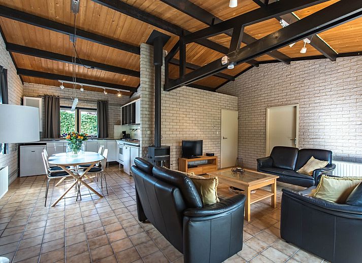 Gezellige woonkamer in Ahornenlaan 8 | Ruiterplaat, vakantiehuis in Kamperland, Zeeland.