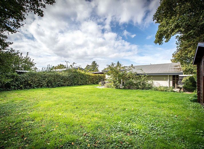 Open keuken en eetruimte in Ahornenlaan 8 | Ruiterplaat, vakantiehuis in Kamperland, Zeeland.