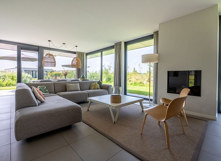 Duinvallei 24 | De Groote Duynen in Kamperland, vakantiehuis met uitzicht op winterse vijver en natuur in Zeeland.