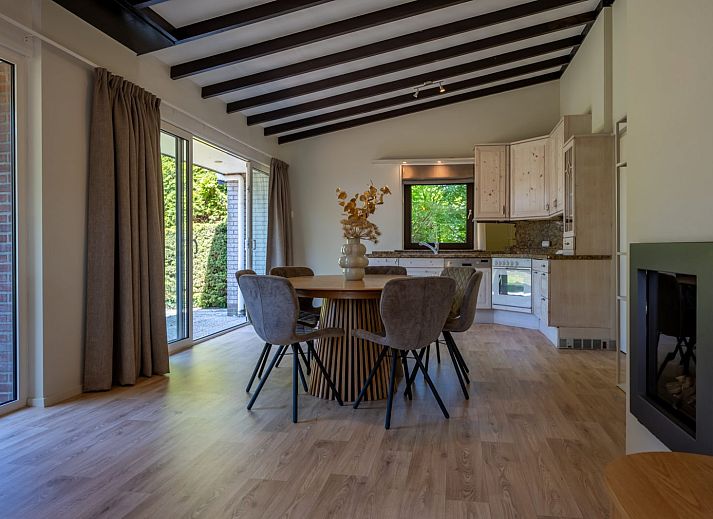 Gemuetliche Essecke in Wilgenlaan 1 | Ruiterplaat, Ferienhaus in Kamperland, mit moderner Einrichtung.