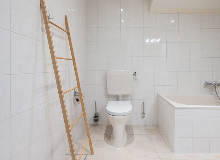 Terrasse von Wilgenlaan 1 | Ruiterplaat, Ferienhaus in Kamperland, ideal fuer Mahlzeiten im Freien.