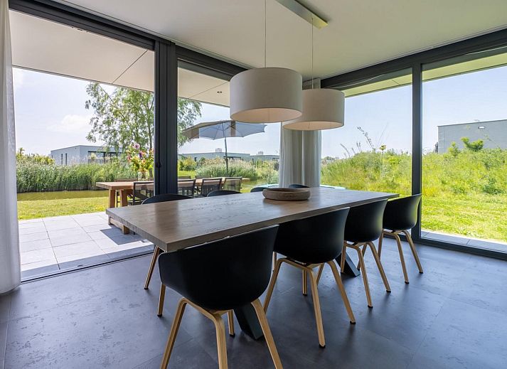 Stilvolle Sitzecke mit Kamin in Duinvallei 26, De Groote Duynen, Kamperland, Ferienhaus in Noord-Beveland, Zeeland.