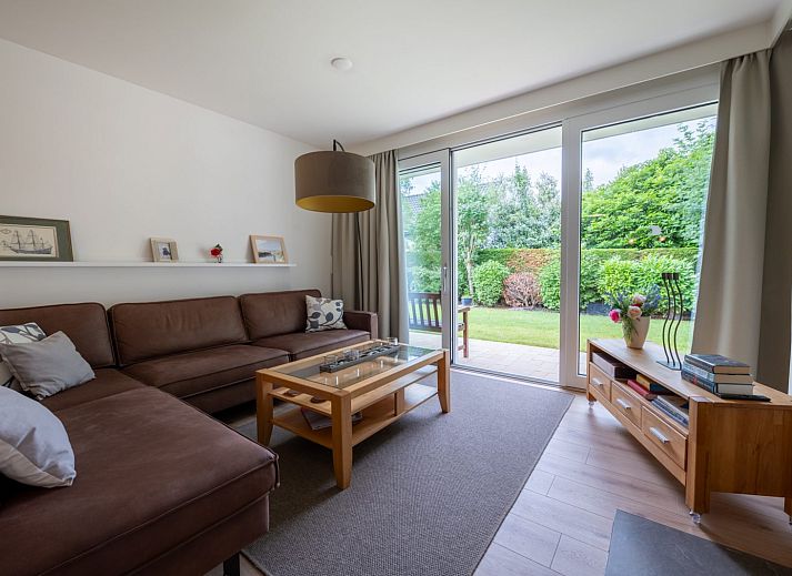 Iepenlaan 3 | Ruiterplaat vakantiehuis in Kamperland, omgeven door groen en een ruime tuin.