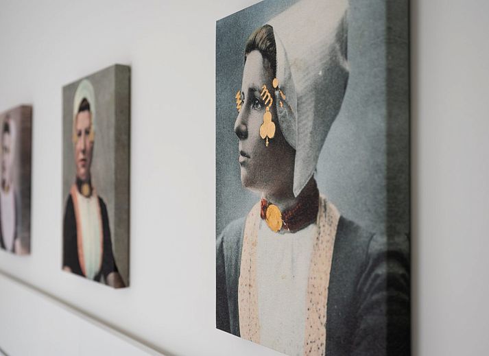 Ruim terras bij Iepenlaan 3 | Ruiterplaat vakantiehuis in Kamperland, perfect voor buiten dineren.