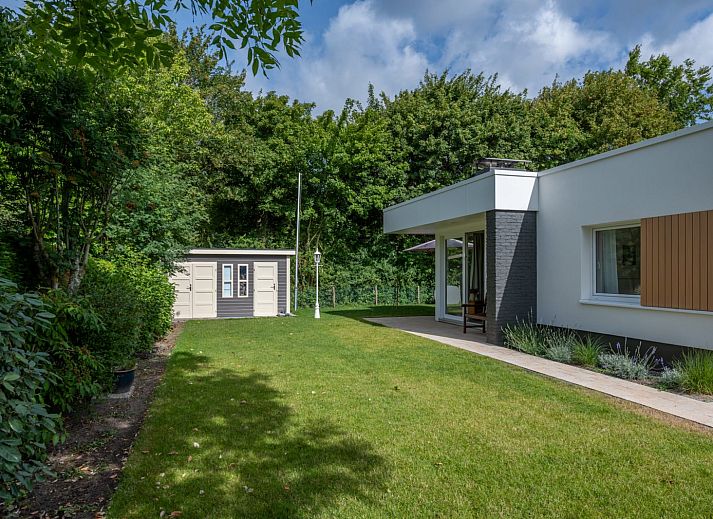 Moderne open keuken in Iepenlaan 3 | Ruiterplaat vakantiehuis in Kamperland, ideaal voor koken.